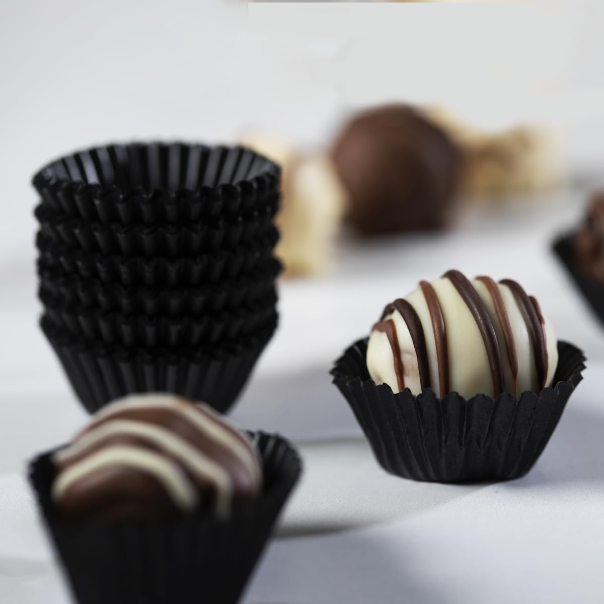 Chocolate Brown Paper Candy Cups - No.4 (1''x3/4'') - 200 Pack for Pastry Chefs