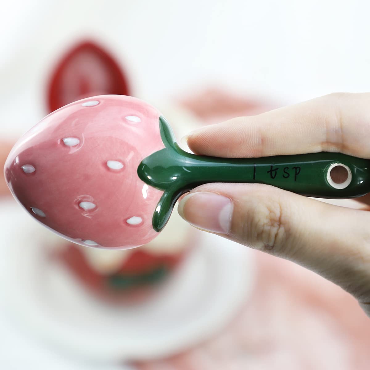 Sizikato 4pcs Porcelain Measuring Spoons with Base, Strawberry Cream Cake Shape