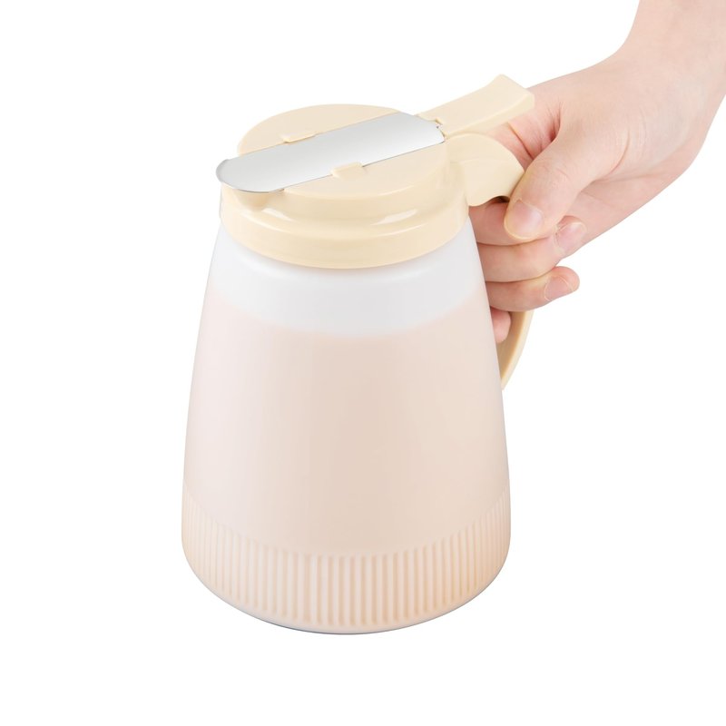 Restaurantware-Chef 101 48 Ounce All Purpose Syrup Dispenser, 1 Honey Dispenser - Beige Top, Stainless Steel Slide Cover, Plastic Pancake Syrup Bottle, Perfect For Diners, Restaurants, Home