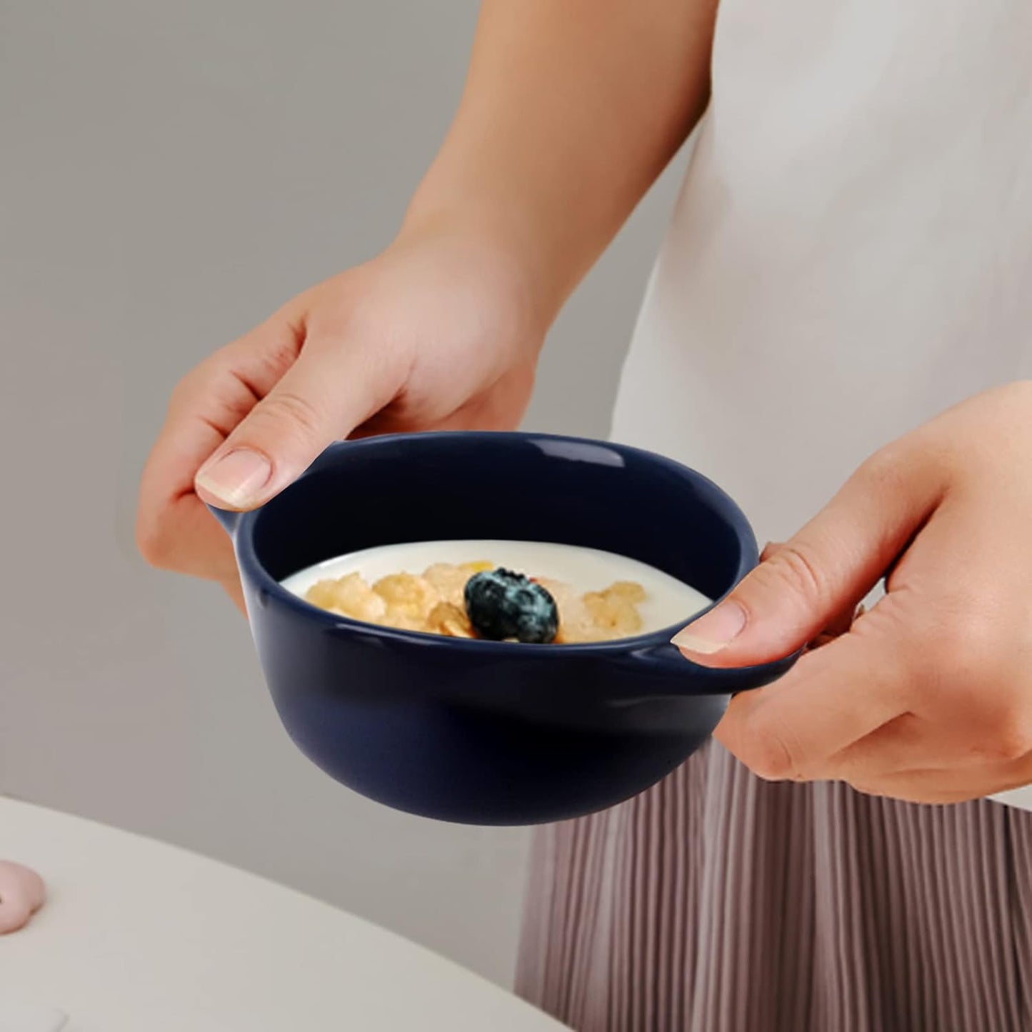 Jucoan 4 Pack Porcelain Ramekins - Oven Safe 8 oz Round Baking Dishes with Lids & Handles | 4 Colors