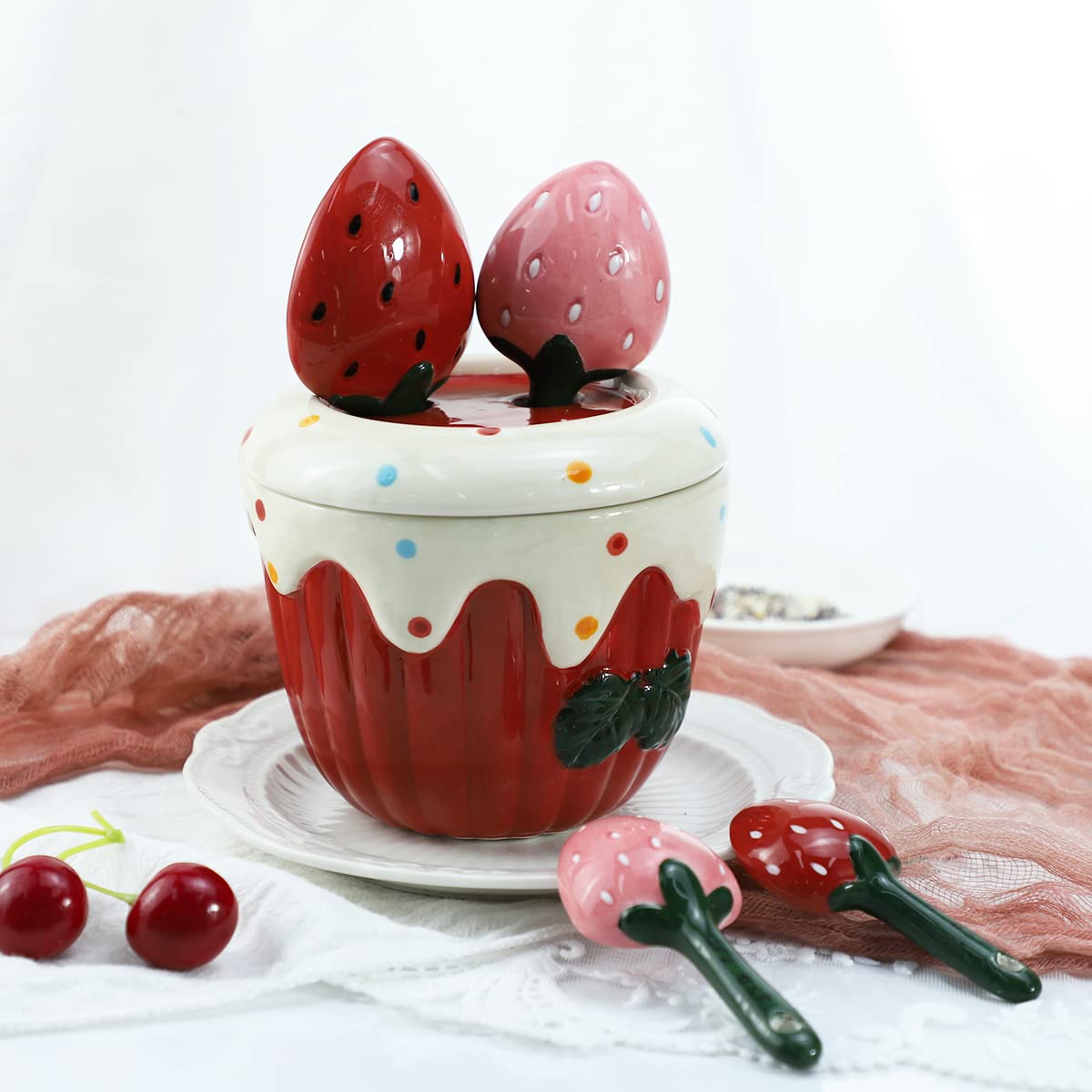 Sizikato 4pcs Porcelain Measuring Spoons with Base, Strawberry Cream Cake Shape