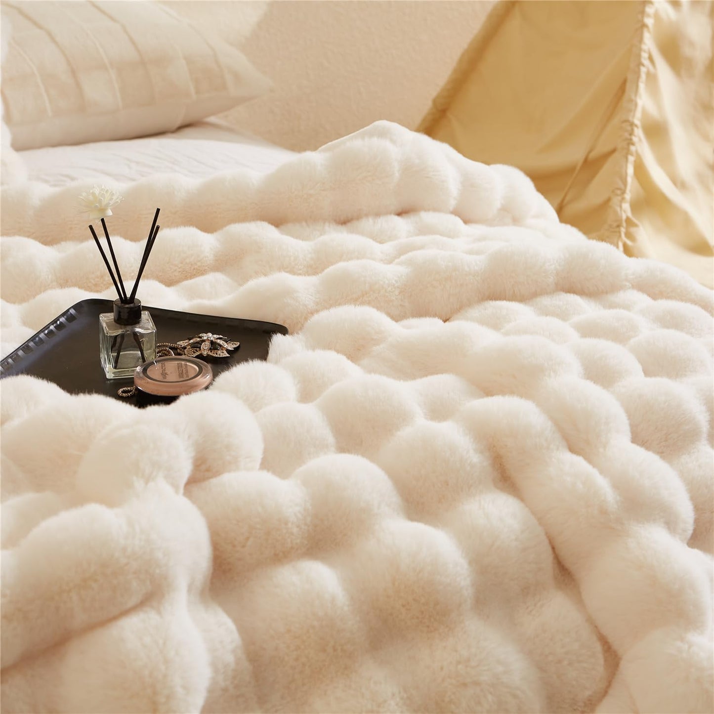 H&D Faux Fur Throw Blanket for Couch,Fluffy Cozy Soft Plush Luxury Thick Fuzzy Fleece Blanket for Couch Bed Sofa Bedroom Living Room,Comfy Bubble Blanket(Ivory, Twin (60"x80"))