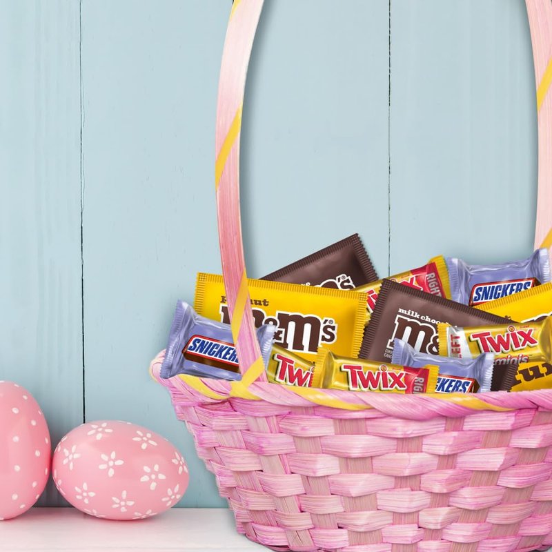 M&M'S Milk Chocolate, M&M's Peanut, SNICKERS & Twix Milk Chocolate Fun Size and Mini Assorted Easter Candy for Easter Basket Fillers, Eggs, 34.85 Ounce Bag