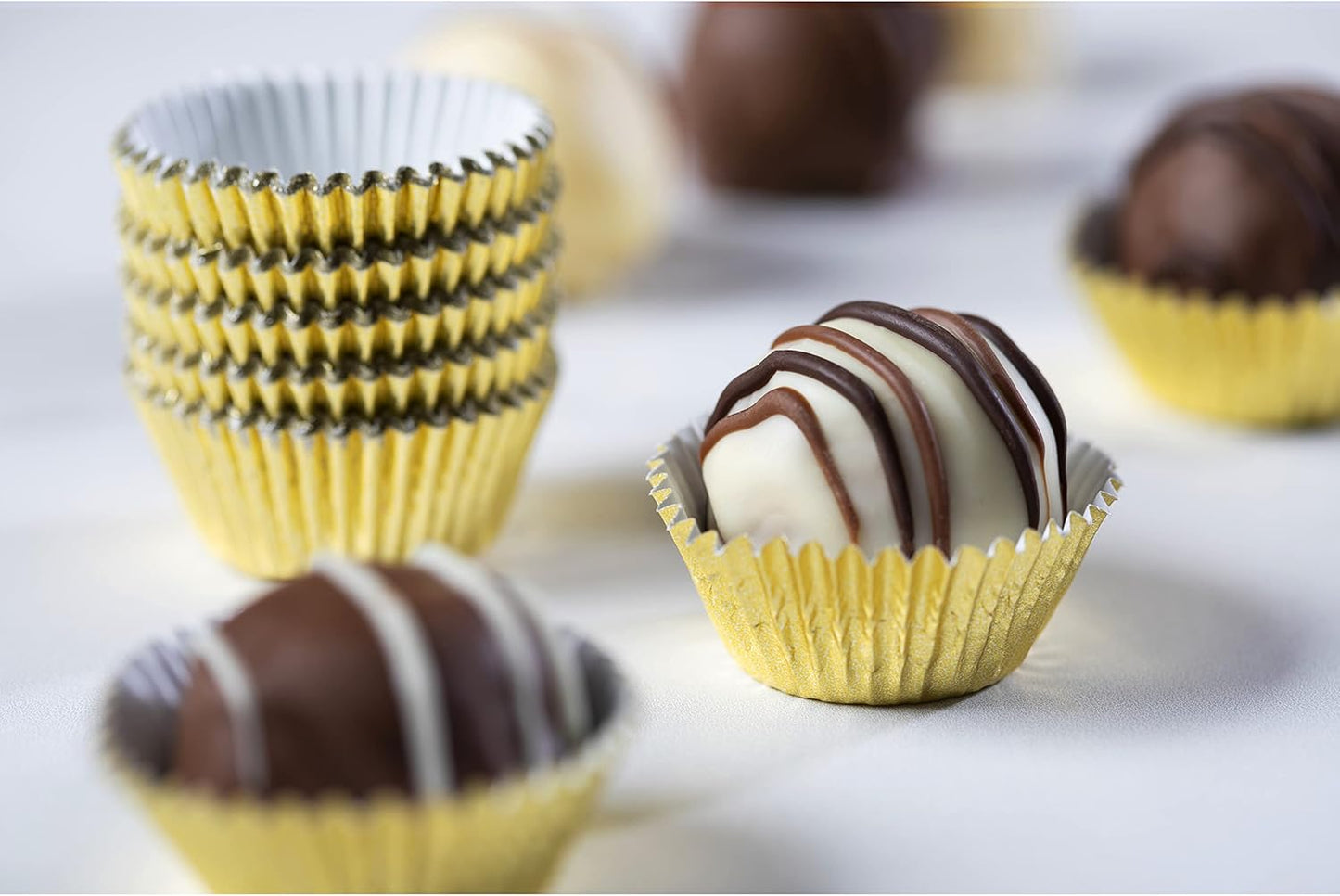 Chocolate Brown Paper Candy Cups - No.4 (1''x3/4'') - 200 Pack for Pastry Chefs