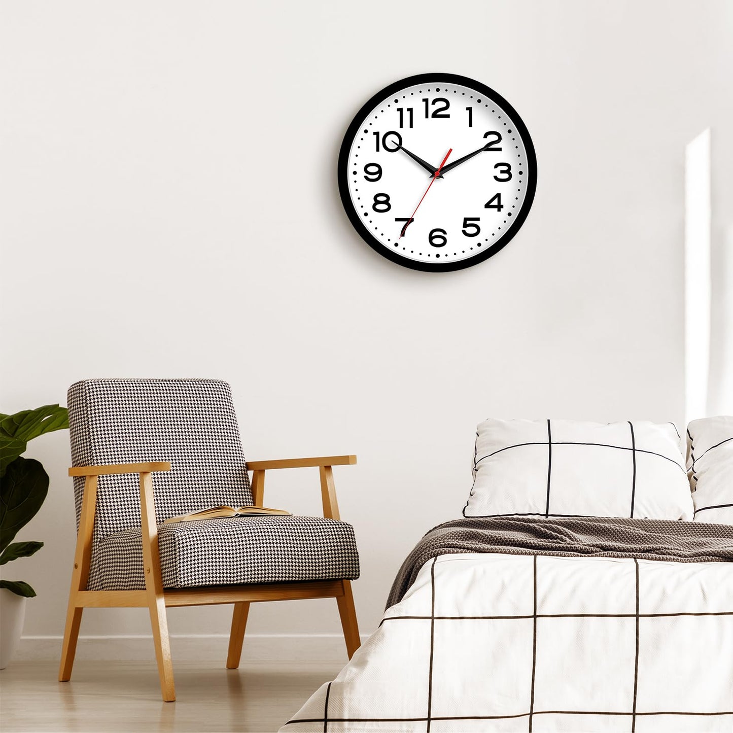 Roymnie Wall Clock 14 Inch Large Silent Non-Ticking Modern Clock Battery Operated Classic Simple Minimalist Analog Decorative for Kitchen, Living Room,Office, Bedroom, Bathroom (Black)