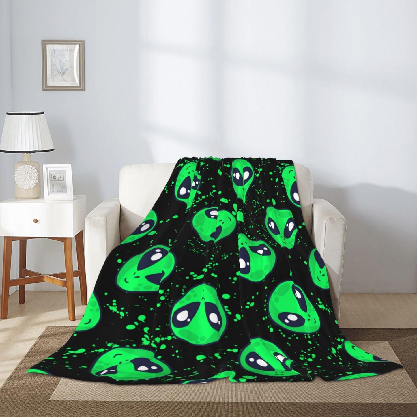 Crazy Aliens Throw Blanket Soft Lightweight Cozy Flannel Warm Bed Blanket for Bedroom Living Couch All Seasons