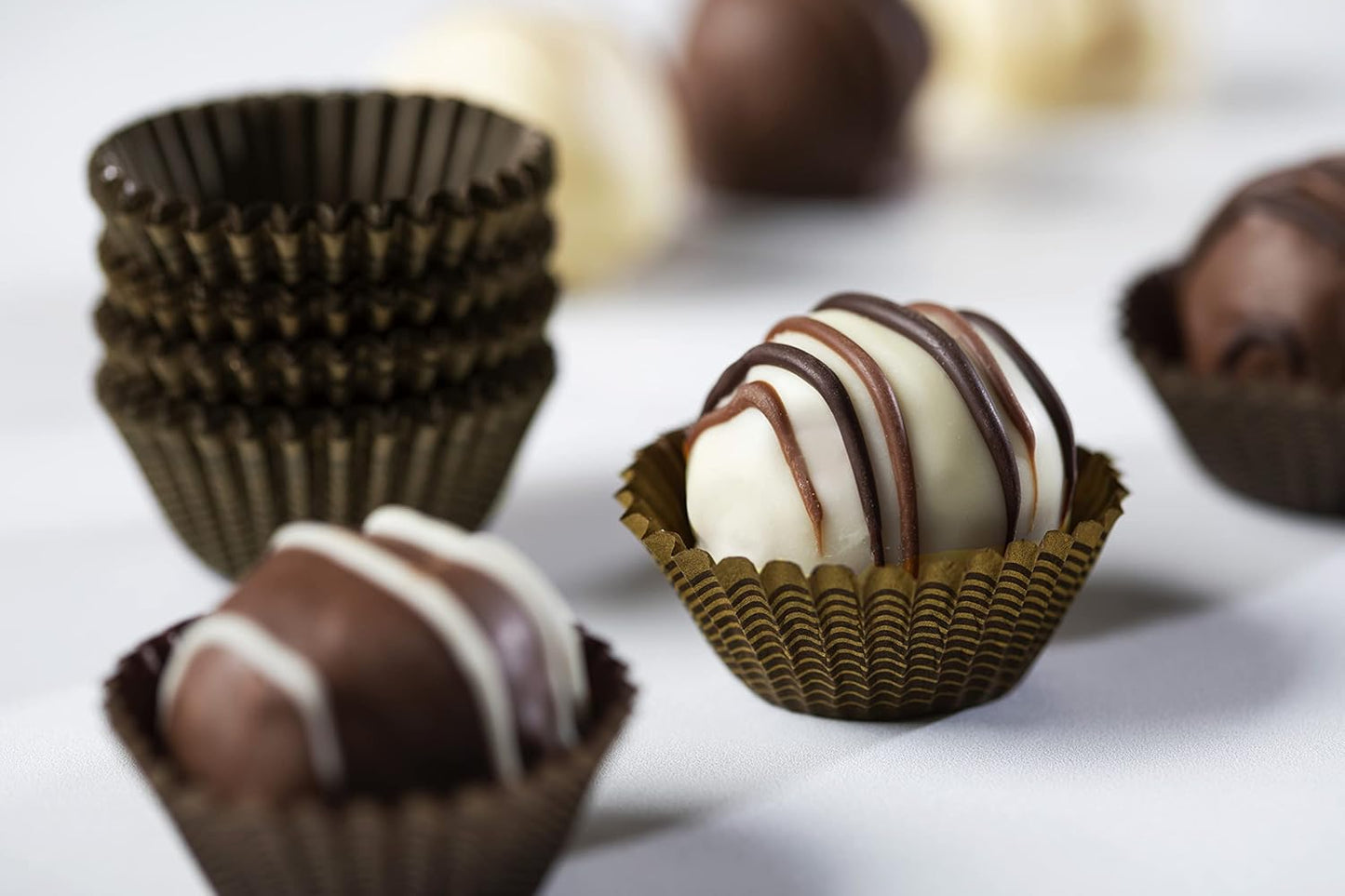 Chocolate Brown Paper Candy Cups - No.4 (1''x3/4'') - 200 Pack for Pastry Chefs
