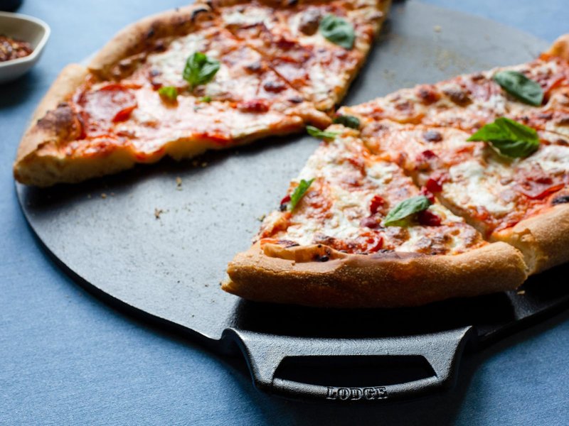 Lodge Seasoned Cast Iron Pizza Pan - Pre-Seasoned, Round Pizza Pan with Dual Assist Handles - Even Heat Distribution- PFAS-Free, Non-Toxic Cookware - Oven Safe - 15 Inch