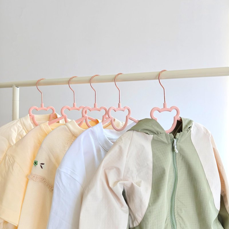 BGRQRIQ 30 Pack Pink Velvet Kids Clothes Hangers - 12.6in for Ages 4-10, with Cute Bear, Rotating Rose Gold Hook, Non-Slip, Space-Saving Slim Felt Hangers for Toddler Coats, Jackets, Dresses