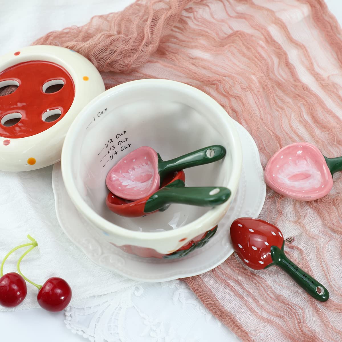 Sizikato 4pcs Porcelain Measuring Spoons with Base, Strawberry Cream Cake Shape