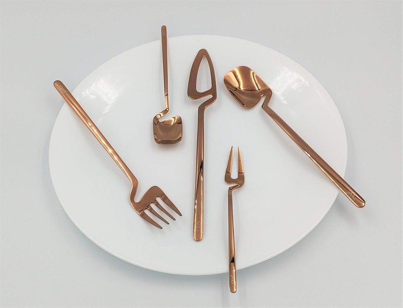 Jade X Ginger Modern Flatware - Luxury Stainless Steel Utensil Elegant Dinnerware Cutlery Set, Dishwasher Safe Forks Knives Spoons, Tableware (Rose Gold, 5pcs, Service for 1)