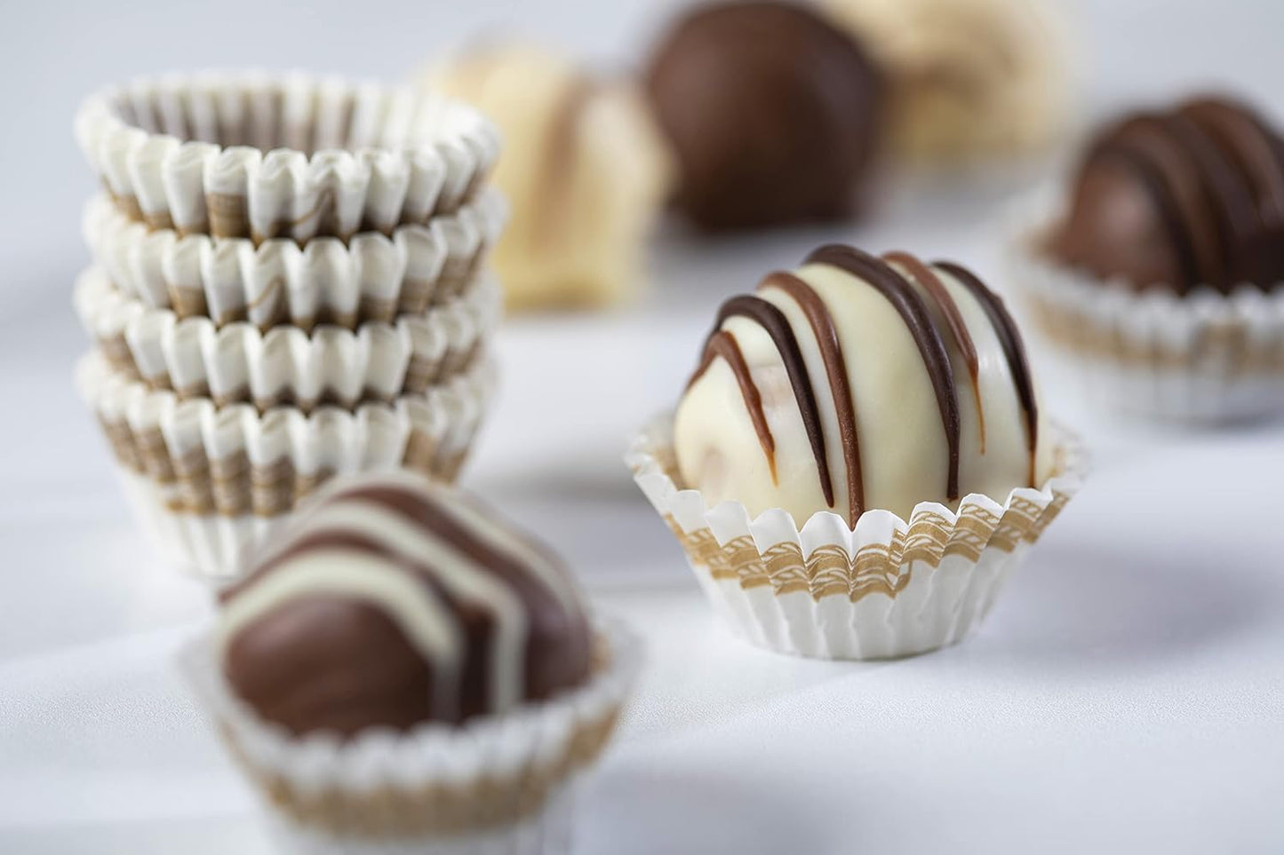 Chocolate Brown Paper Candy Cups - No.4 (1''x3/4'') - 200 Pack for Pastry Chefs