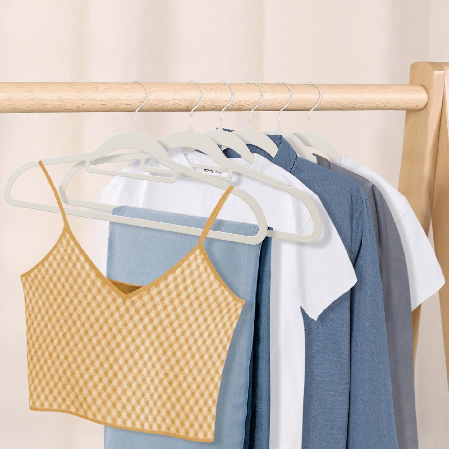 Skiennix Velvet Hangers - 30 Pack Ultra Slim Non-Slip Felt Coat Suit Hangers | Space-Saving 360° Swivel Hook