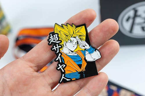 Dragon Ball Z Goku Collector Looksee Box - 5 Themed Toy Collectibles for Fans | Perfect Geeky Gift