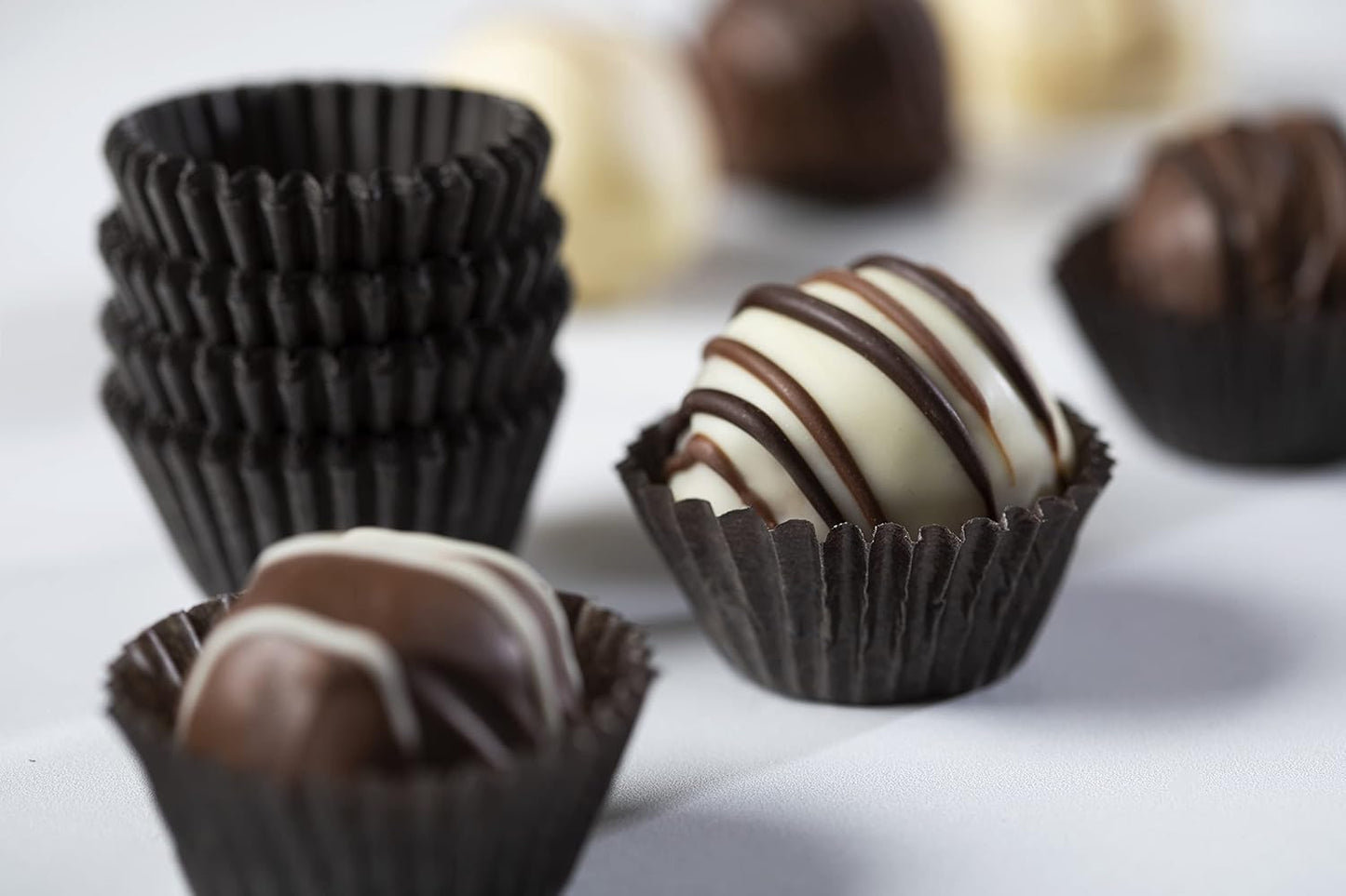 Chocolate Brown Paper Candy Cups - No.4 (1''x3/4'') - 200 Pack for Pastry Chefs