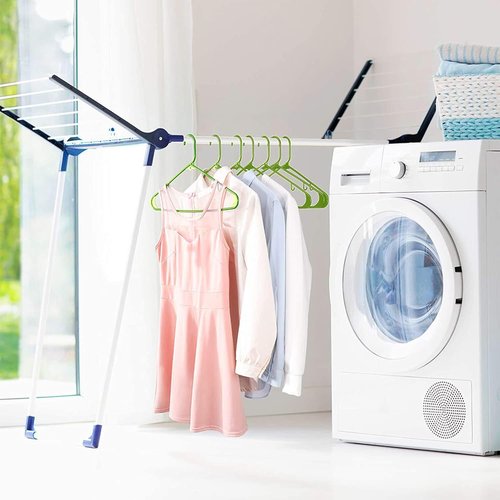 Durable Plastic Hangers 20 Pack - Non-Slip Slim Space Saving Design for Jackets, Suits, Coats | Green