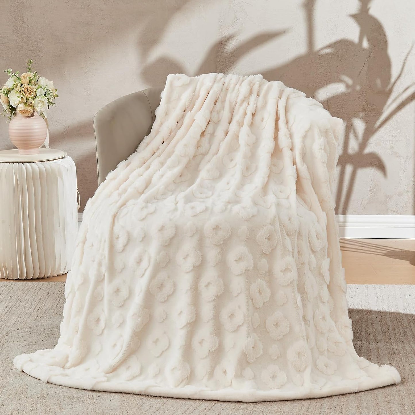 Lotus Karen Faux Fur Throw Blanket Soft White Fluffy Fuzzy Plush Throw Blanket for Bed Sofa Couch Chair Camping Travel Lightweight Bed Blanekt Jacquard Furry Blankets