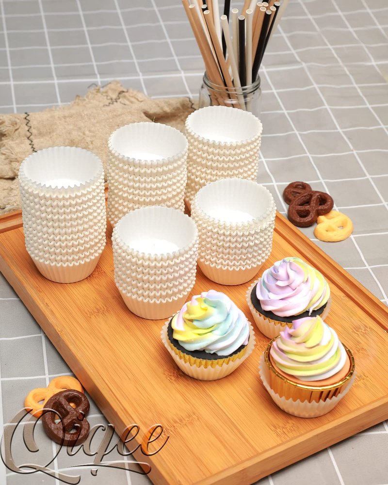 qiqee 600pcs White Cupcake Liners Muffin Linner No Smell, Food Grade Baking Cups(Standard Size)