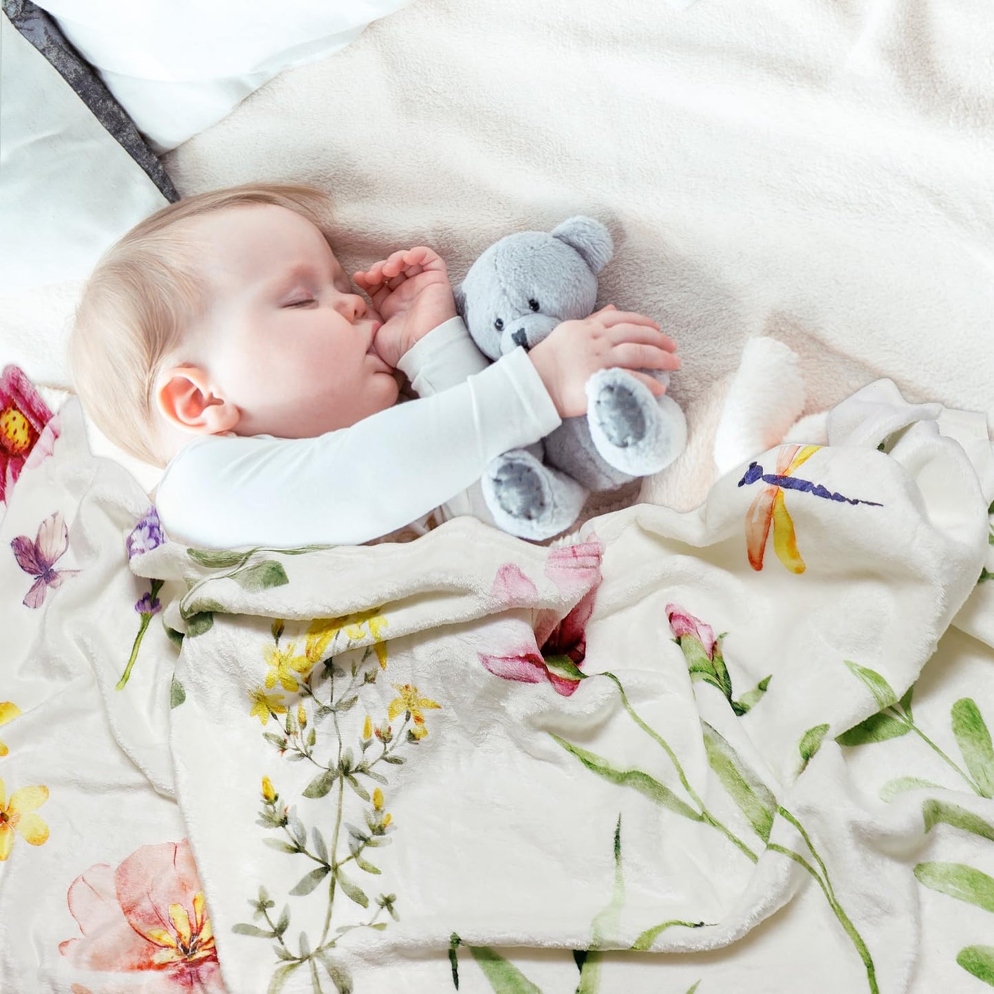 Tupmnbry Wildflowers Throw Blanket Botanical Floral Printed Blanket Super Soft Flannel Throw Blanket Lightweight Fluffy Plush Fuzzy Bed Blanket for Bedding Sofa and Travel 50"X60"