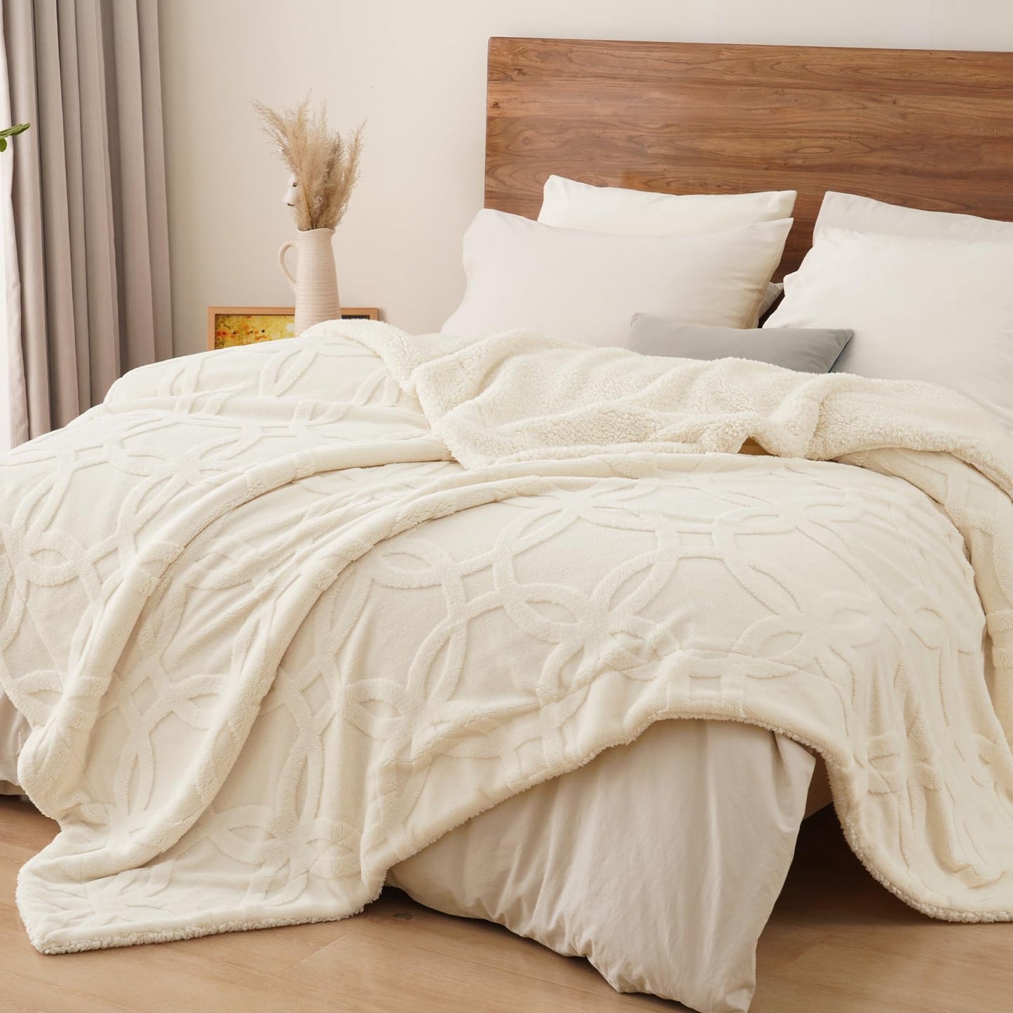 PHF Soft Sherpa Fleece Blanket King Size for Bed, 510GSM Fleece Lightweight Yet Warm Blanket, No Shed No Pilling, 108" x 90", Tufted Jacquard Cozy Thick Bed Throw for Home Decor, Cream