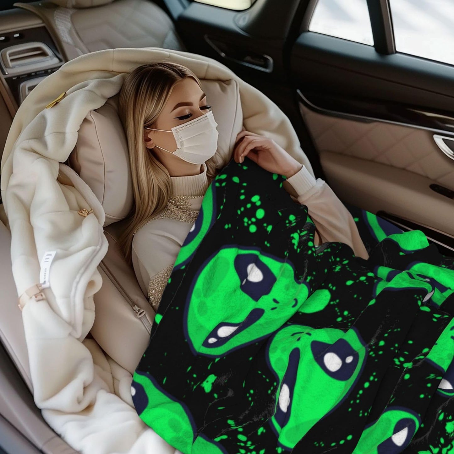 Crazy Aliens Throw Blanket Soft Lightweight Cozy Flannel Warm Bed Blanket for Bedroom Living Couch All Seasons