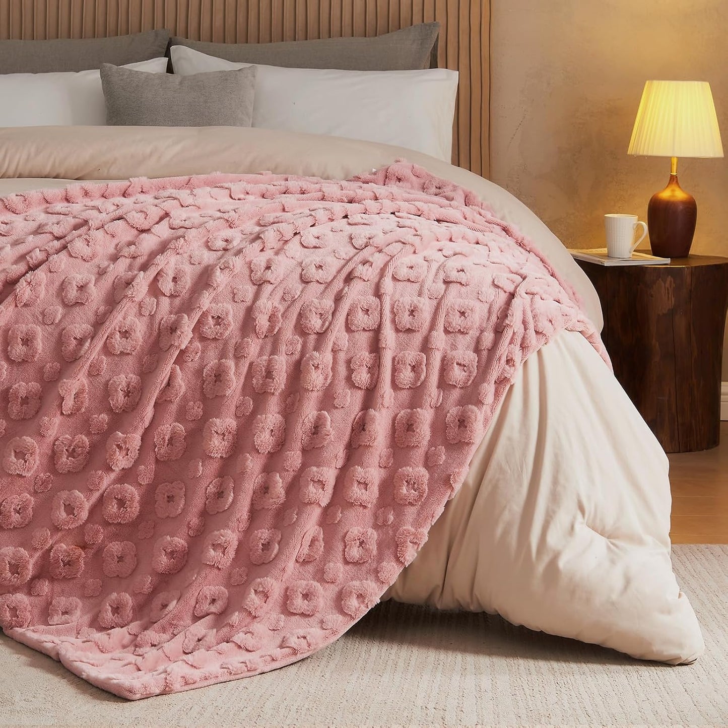 Lotus Karen Faux Fur Throw Blanket Soft White Fluffy Fuzzy Plush Throw Blanket for Bed Sofa Couch Chair Camping Travel Lightweight Bed Blanekt Jacquard Furry Blankets