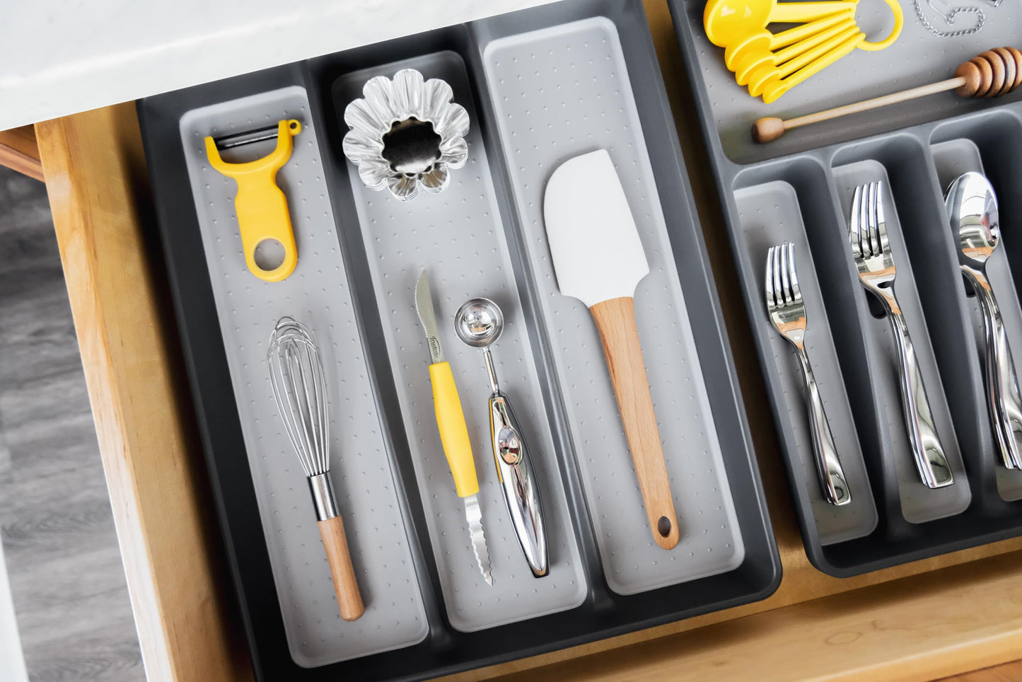 madesmart Classic Large Utensil Tray Soft Grip, Non-Slip Kitchen Drawer, Multi-Purpose Home Organization, BPA Free, Granite