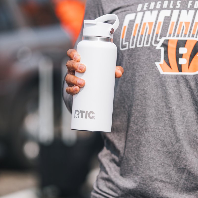 RTIC 32oz Outback Water Bottle, Ceramic Lined, Insulated, Stainless Steel, Double Wall Vacuum-Insulation, Leak-Proof Lid, BPA-Free Water Flask Hiking, Running, Sports, Outdoor, Graphite