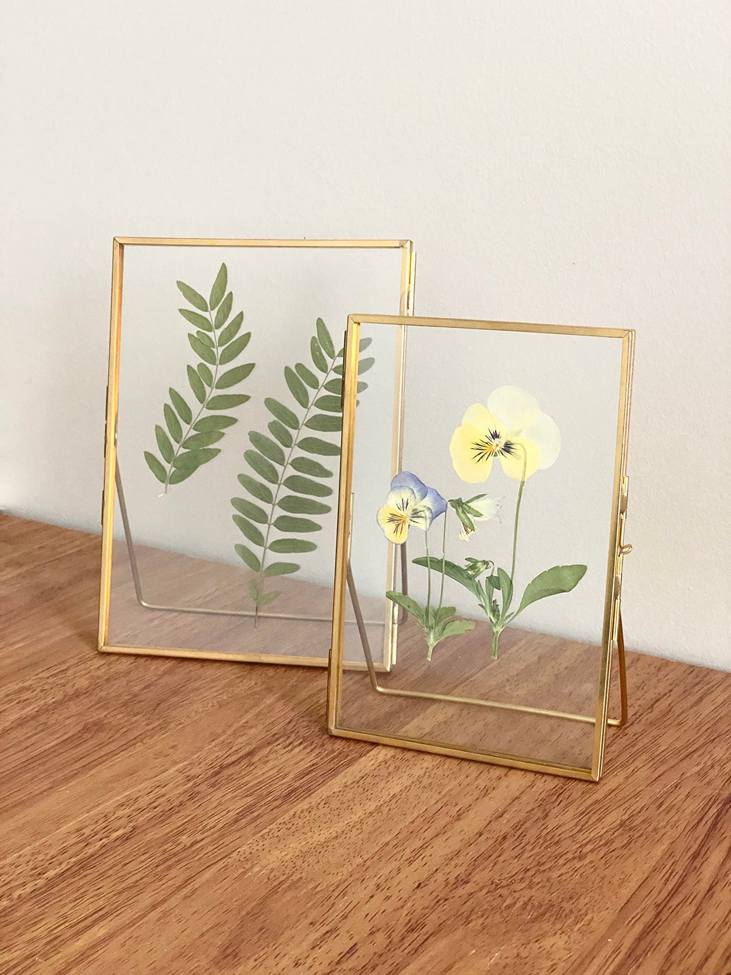 Beedecor Double Glass Frame for Pressed Flowers, Leaf and Artwork,Gold 6x6 Standing Square Metal Picture Frames, Set of 2 Pressed Flower Frames with Stand (Gold, 6x6)