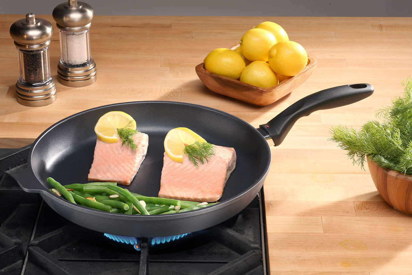 Swiss Diamond 12.5 Inch Frying Pan Nonstick Diamond Frying Pan, Aluminum Coated Skillet, Dishwasher Safe and Oven Safe Fry Pans with Stainless Steel Handle, Grey