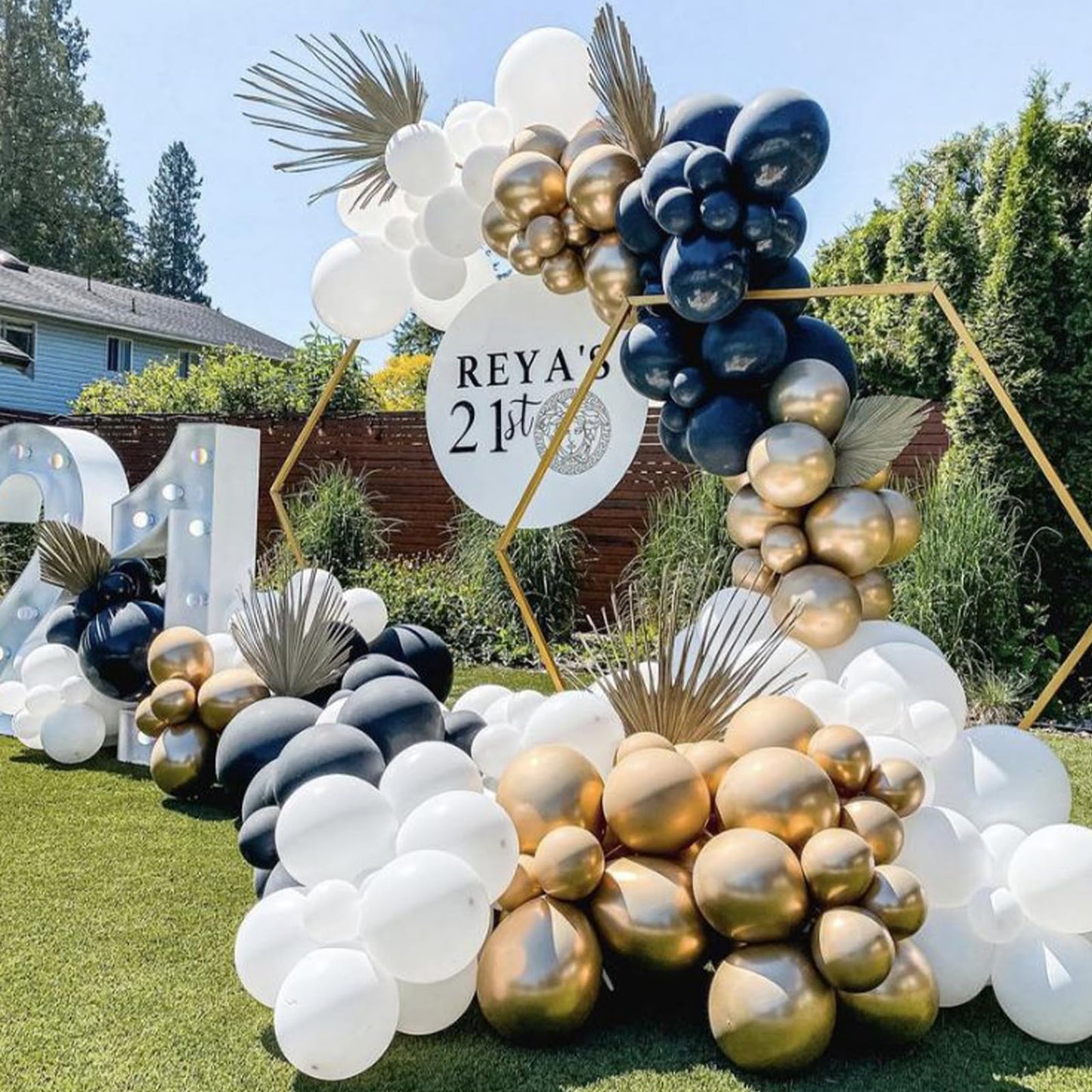 PartyWoo Black and Gold Balloon Garland, 100 pcs Balloons Different Sizes Pack of 18 Inch 12 Inch 10 Inch 5 Inch Gold Silver Black White Metallic Balloons for Birthday Decorations, Party Decorations