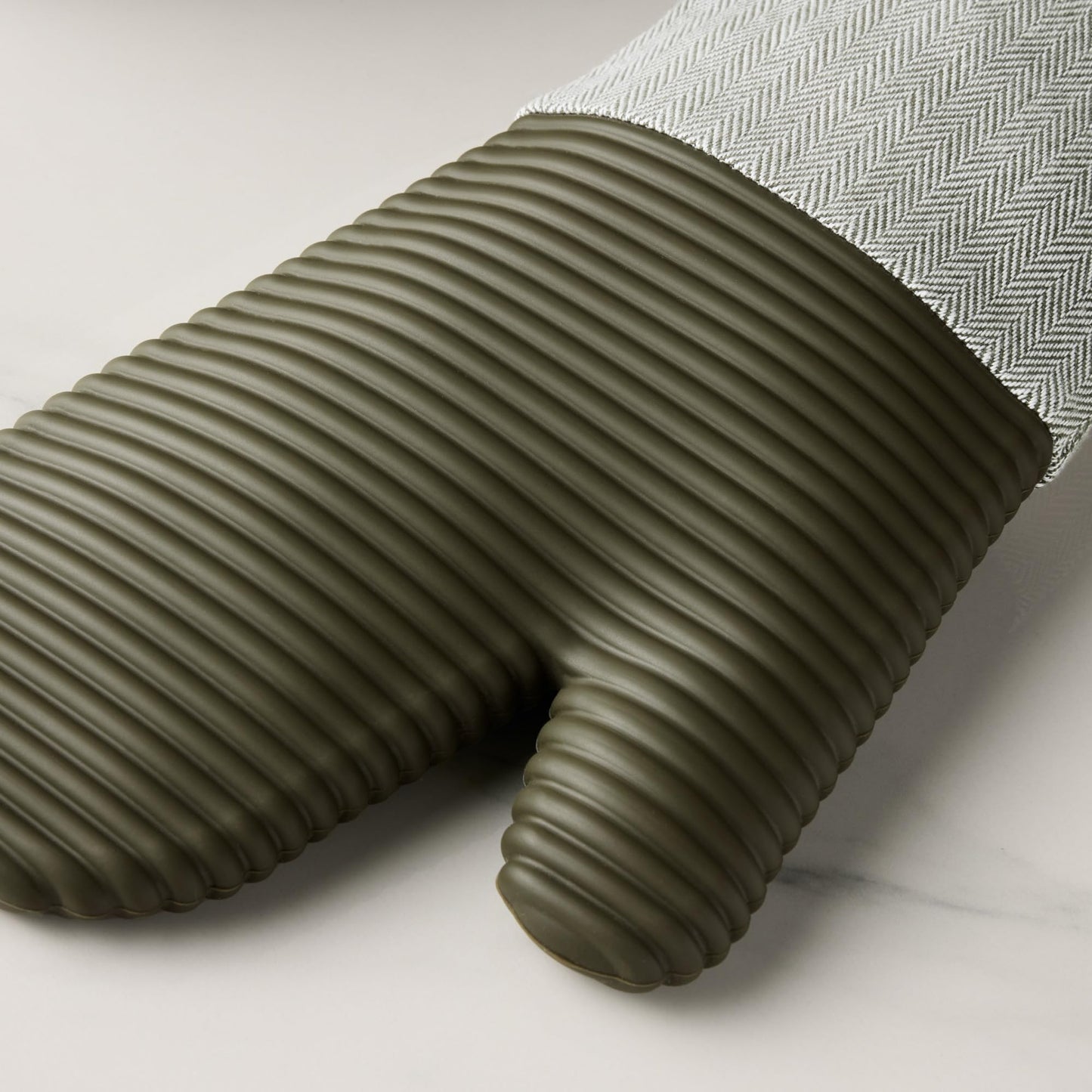 KITCHENAID® Evergreen Design Series Herringbone Ribbed Soft Silicone Oven Mitts 2-Pack Set, Heat Resistant up to 500°F, Flexible & Waterproof, Deep Forest Green, 7"x14"