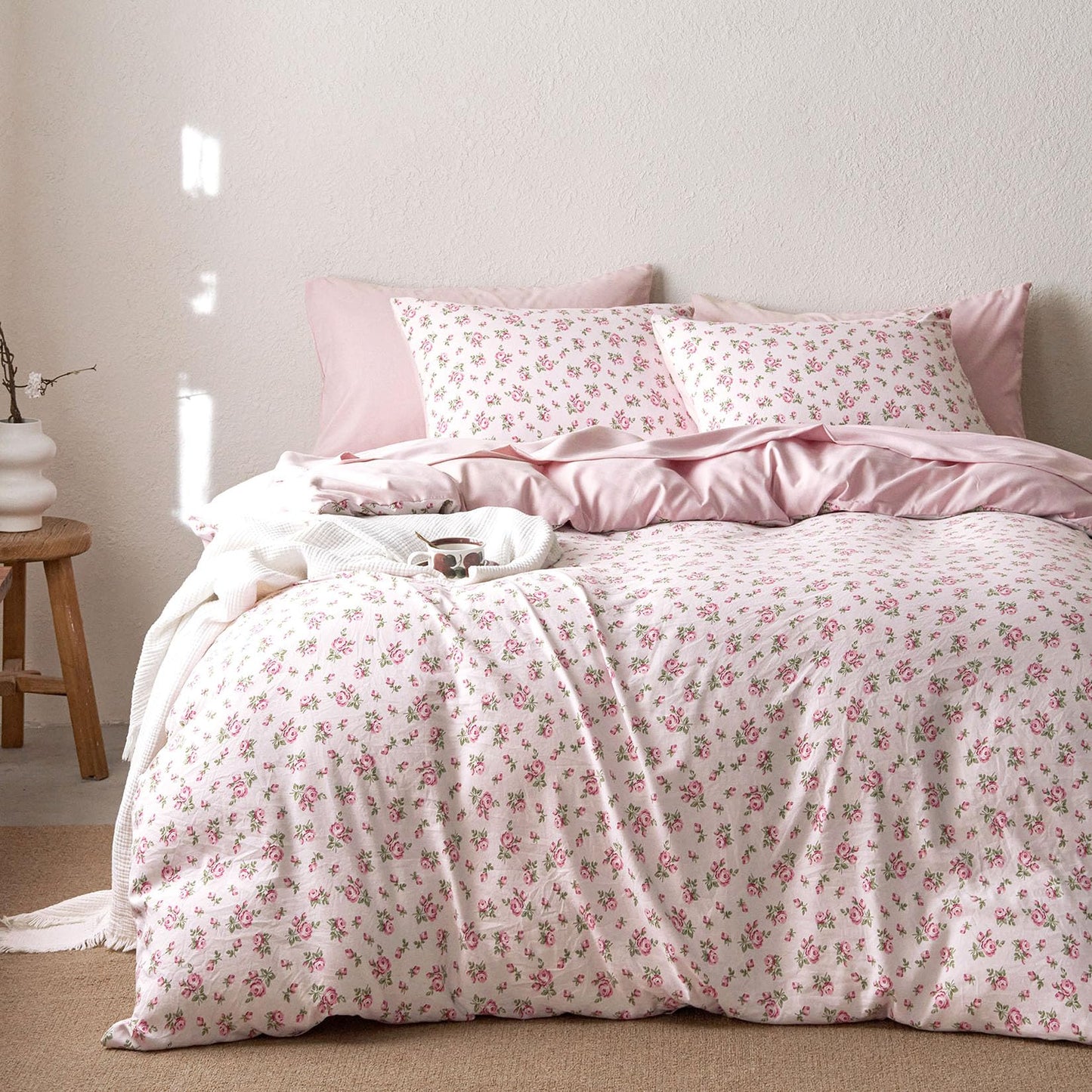 Wake In Cloud - Floral Comforter Set, Coquette Cottagecore Aesthetic Flower Shabby Chic Pattern for Women Teen Girls, Soft Lightweight Bedding, 3 Pieces, Pink, Twin/Twin XL Size