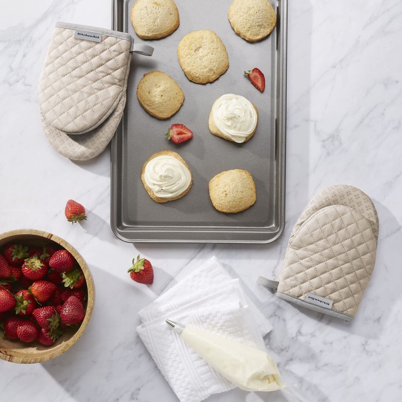 KitchenAid Asteroid Mini Oven Mitt Set, 5.5"x8", Milkshake Tan, 2 Piece