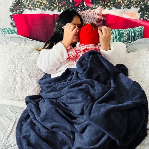 Bedsure GentleSoft King Size Fleece Blanket - Soft, Lightweight, Plush Navy Blue Microfiber, 108x90 Inches