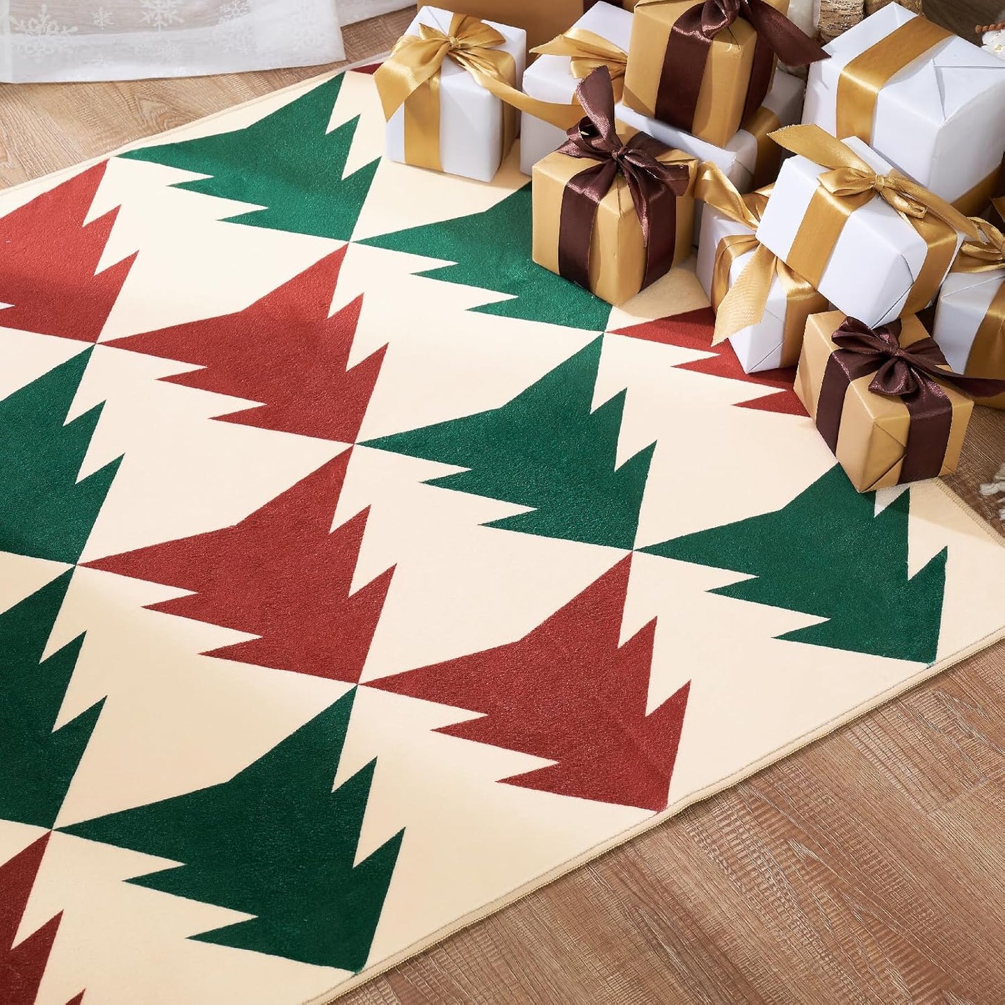 jinchan Christmas Runner Rug 3x8 Hallway Rug Xmas Tree Runner Kitchen Rug Soft Washable Non Slip Holiday Decorative Floor Carpet for Bedroom Bathroom Laundry Living Room (Red & Green on Cream,3x8ft)