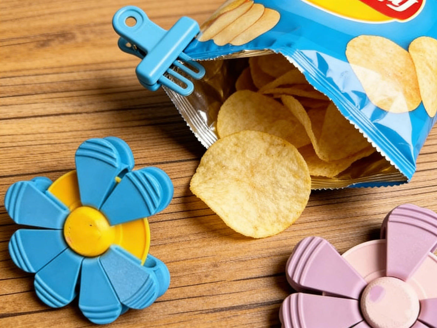 Magnetic Flower Bag Clips - Cute 3D Printed Snack Sealer for Kitchen Organization, MagneticFlower with Petal Clips, Magnetic Daisy Blossom Sealing Clip Set (White)