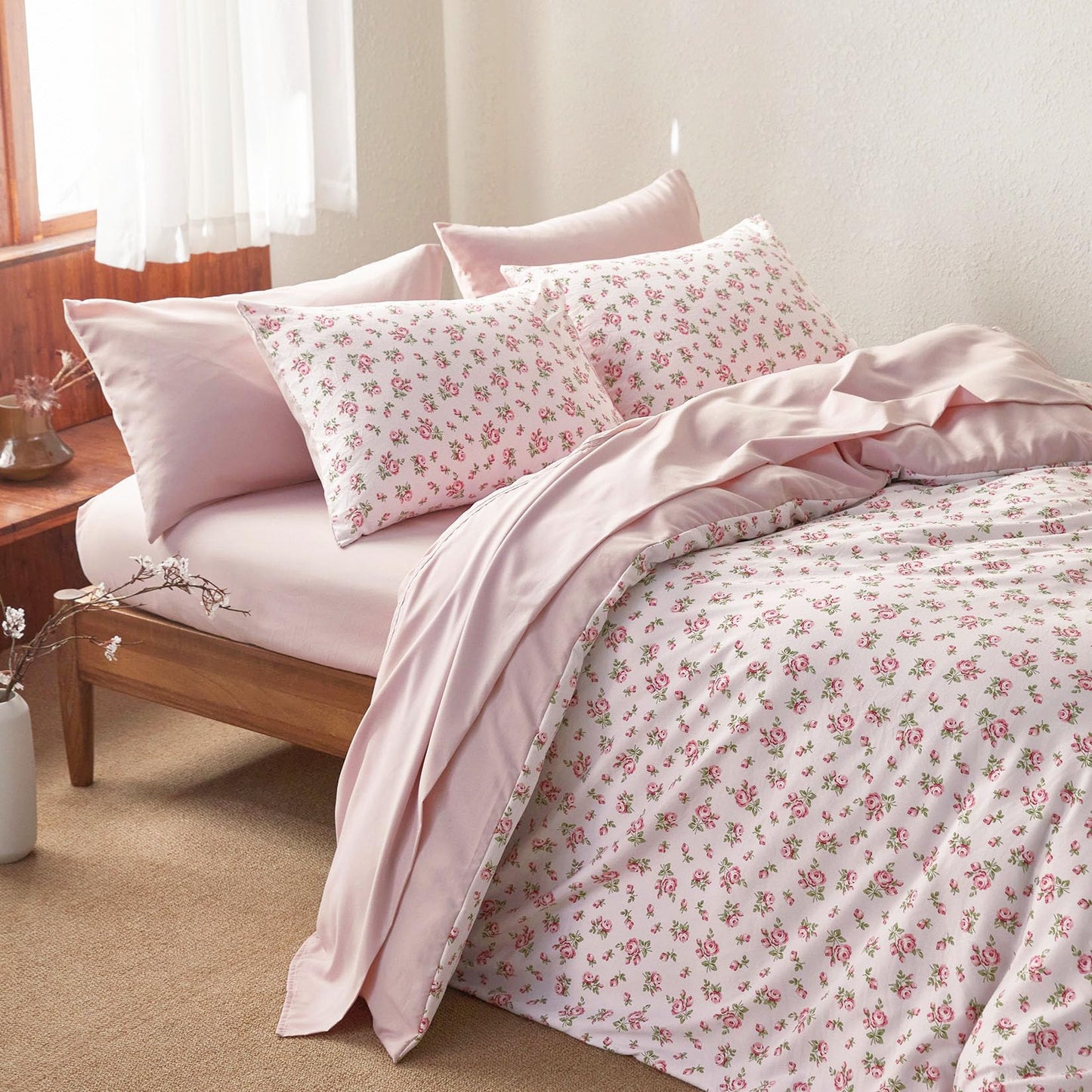 Wake In Cloud - Floral Comforter Set, Coquette Cottagecore Aesthetic Flower Shabby Chic Pattern for Women Teen Girls, Soft Lightweight Bedding, 3 Pieces, Pink, Twin/Twin XL Size