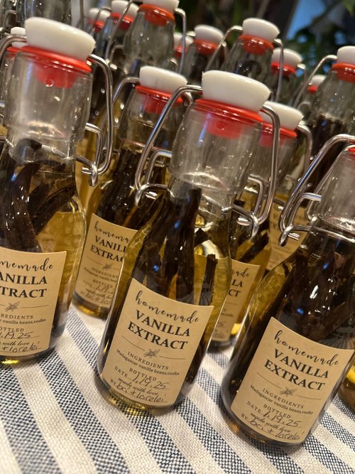 48 Pack Kraft Homemade Vanilla Extract Stickers 1.5×2 inch Square Vanilla Instruction Labels Madagascar Vanilla Beans and Vodka Extract Stickers for Handcrafted Vanilla Bottles,Jar Kitchen Pantry