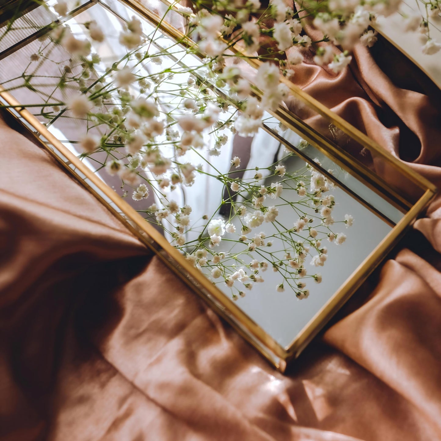 HighFree Rectangle Gold Mirror Tray, Decorative Glass Mirrored Gold Tray, Brass Gold Mirror Perfume Trays for Dresser, Vanity Tray for Cosmetics, Makeup, Trinket,Jewelry(11.8x7.9x2)