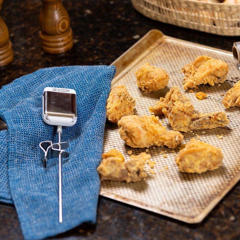 Maverick Digital Deep Fry & Candy Thermometer,14 Pre-Programmed Settings, 8 inch Stainless Steel Probe, Fold-Up Splatter Shield, Large Digital Display, Audible Temp Alert