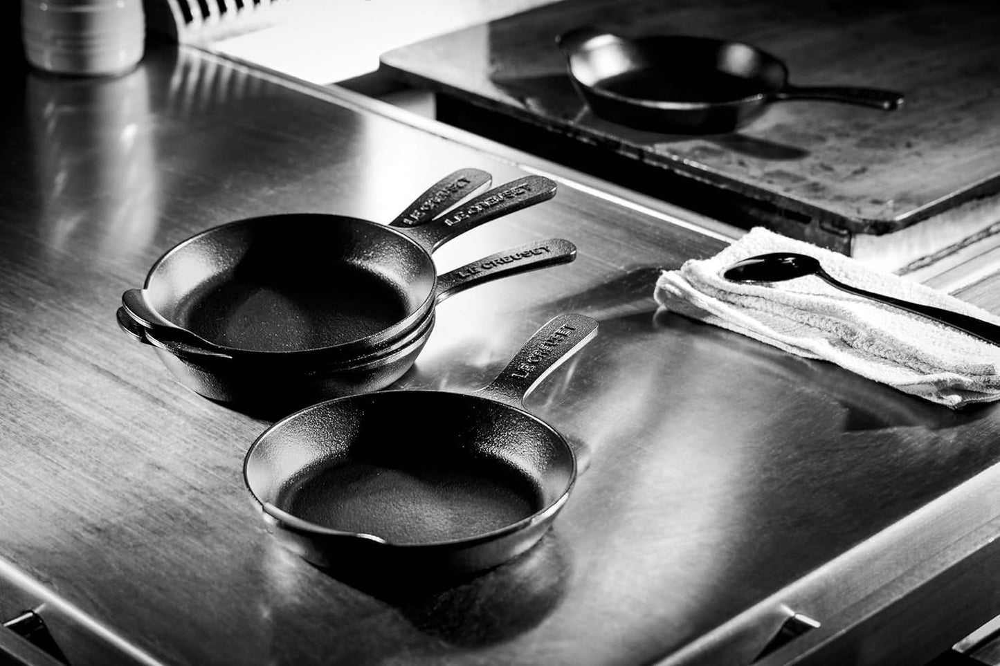 Le Creuset Mini Skillet Set - Enameled Cast Iron Gourmand Collection, 0.3 Qt, Matte Black