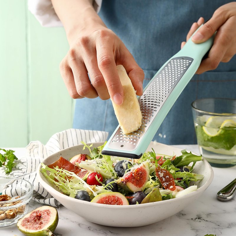 Spring Chef Premium Lemon Zester Grater with Handle - Fruit, Garlic, Lime, Orange, Nutmeg, Garlic Grater - Heavy Duty Kitchen Tool - Stainless Steel Citrus Zester with Blade Cover - Fine Shred, Mint