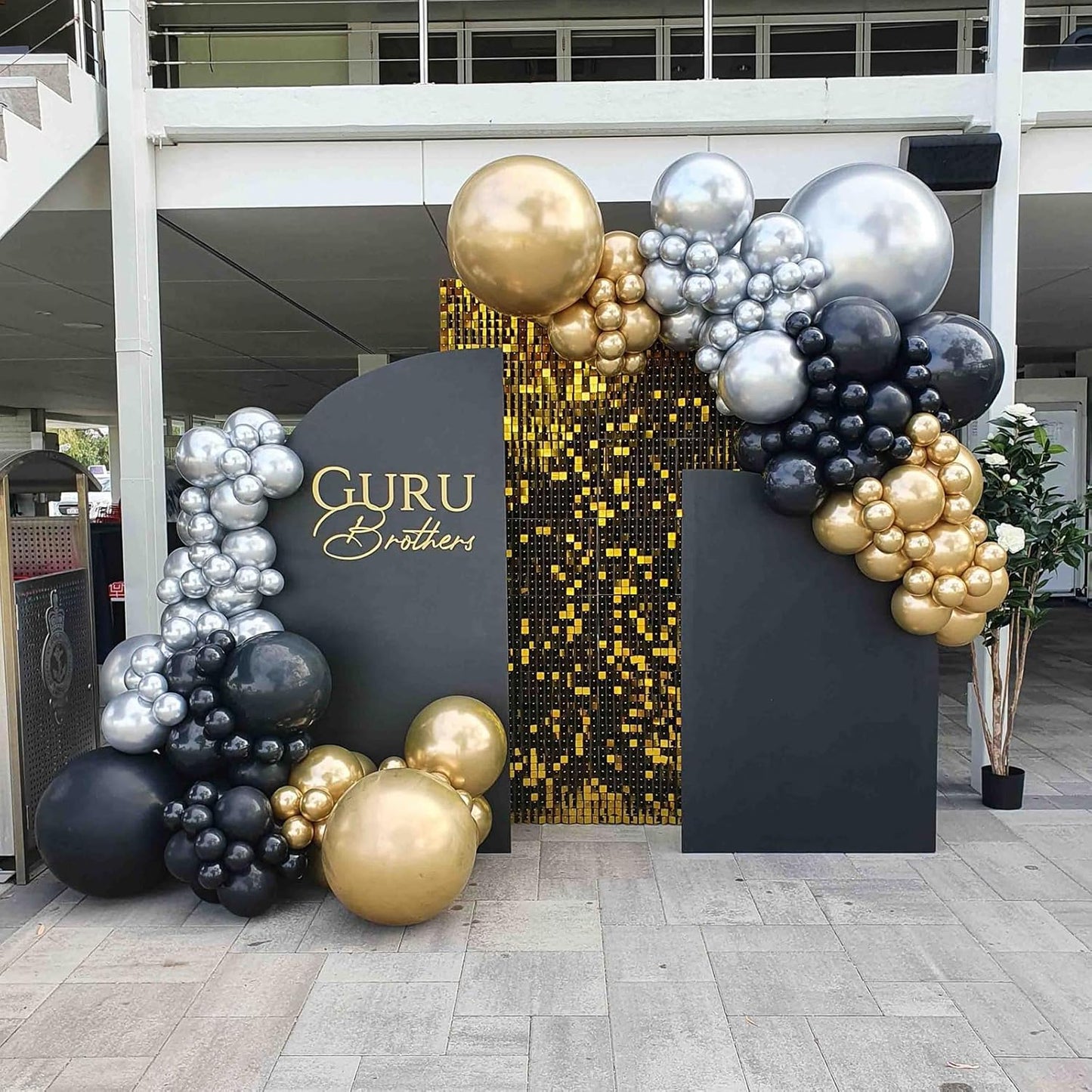 Voircoloria Metallic Gold Balloon Garland Kit - 90 Pack in 5/10/12/18 Inch Sizes for Weddings & Celebrations
