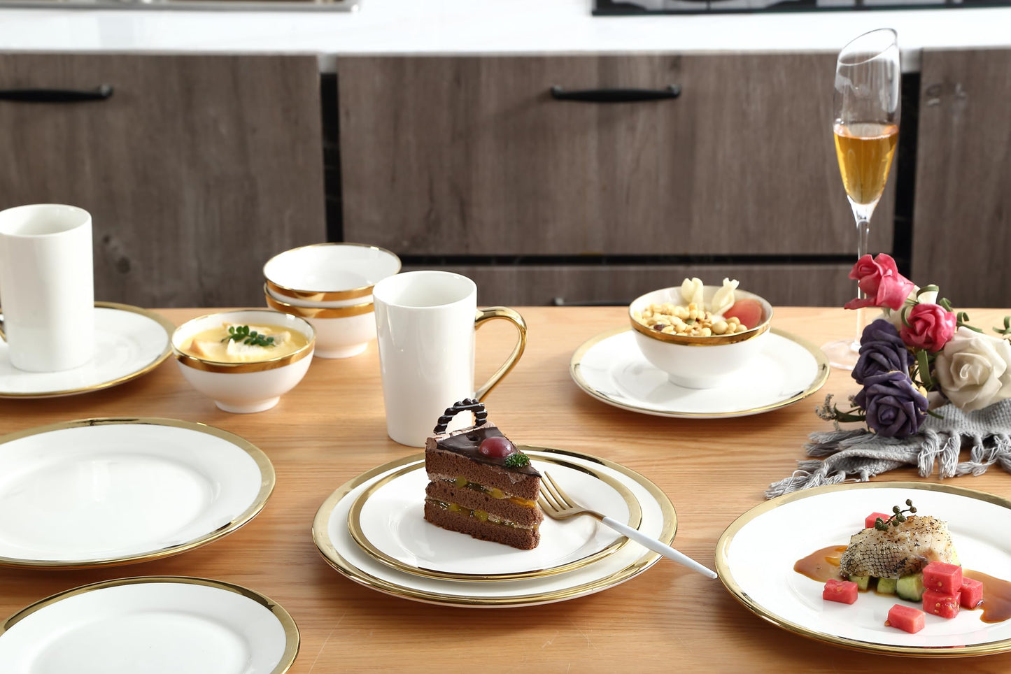 Loymokinar Salad & Dessert Plates, Set of 6, 8 inch, White Porcelain with Gold Trim, Elegant Ceramic Appetizer Plates for Bread, Snack and Finger Food, Round Serving Dishes for Wedding & Dinner Party