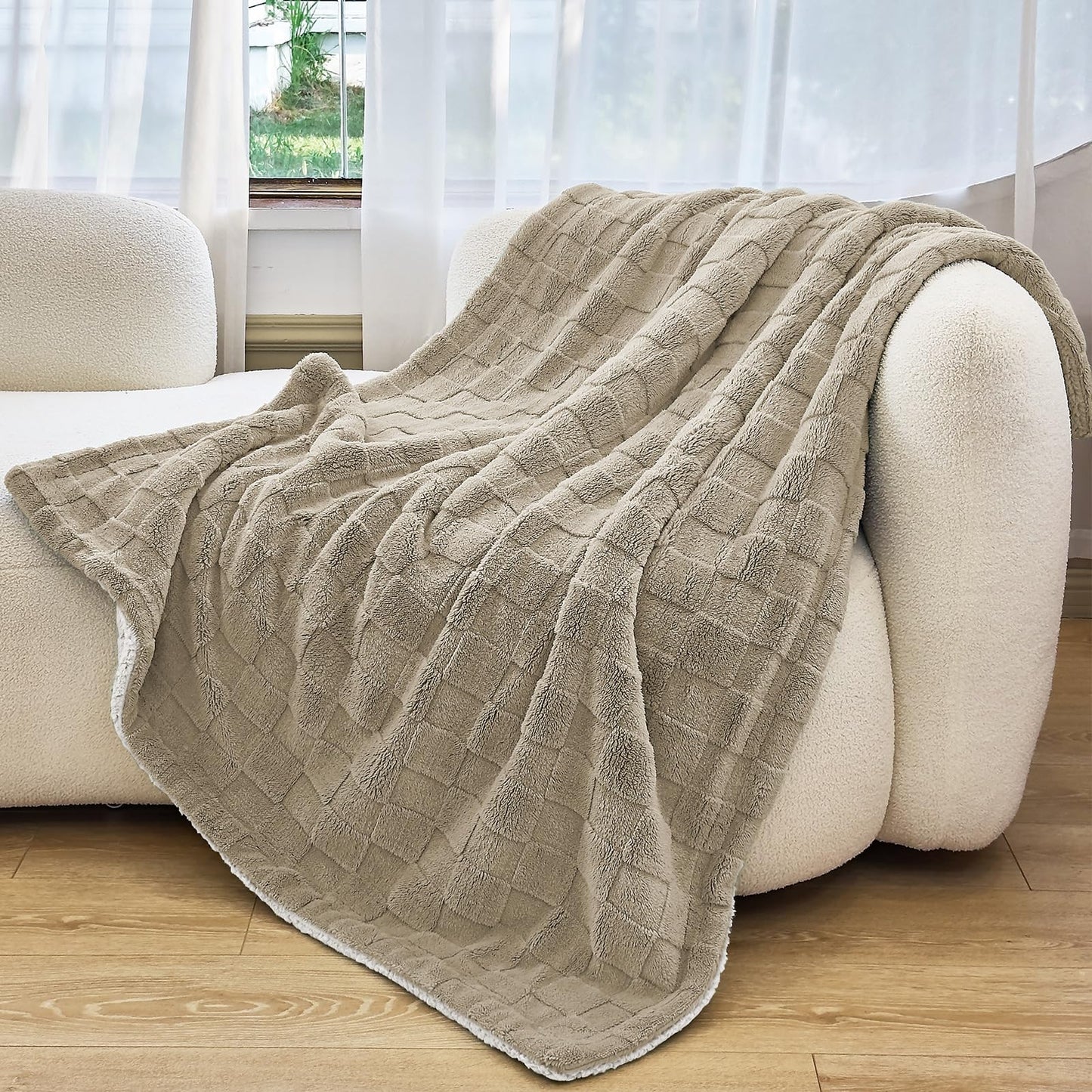 IVAPUPU Fleece Blanket Checkered Throw Blanket for Women Men Mom, Room Home Dorm Decor, Light Brown for Couch Cute Soft Cozy Throw 50x60 Inches