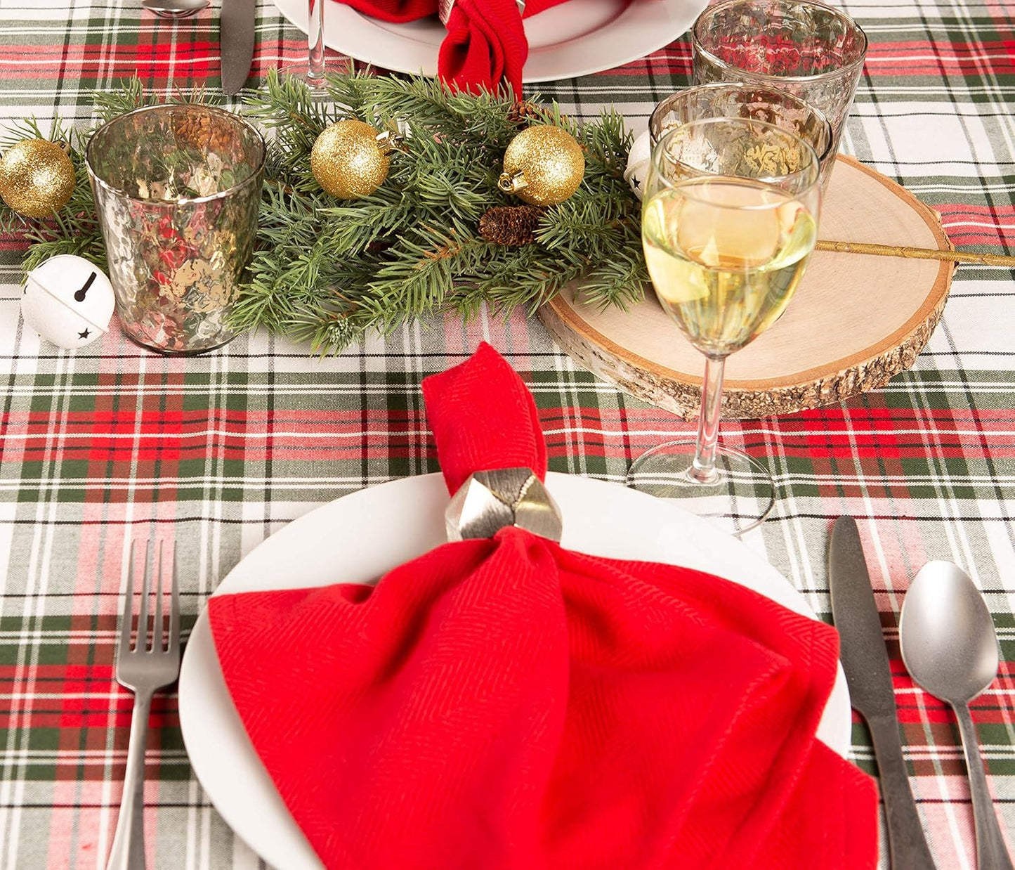 Christmas Tartan Plaid Tablecloth 60x104 - Holiday Dining & Kitchen Décor in Red, Green & White