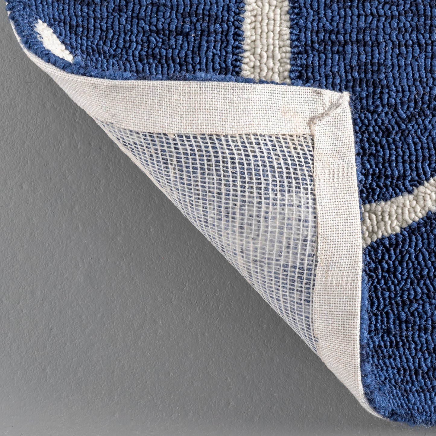 nuLOOM Hand Hooked Despina Indoor/ Outdoor Accent Rug, 2x4, Navy