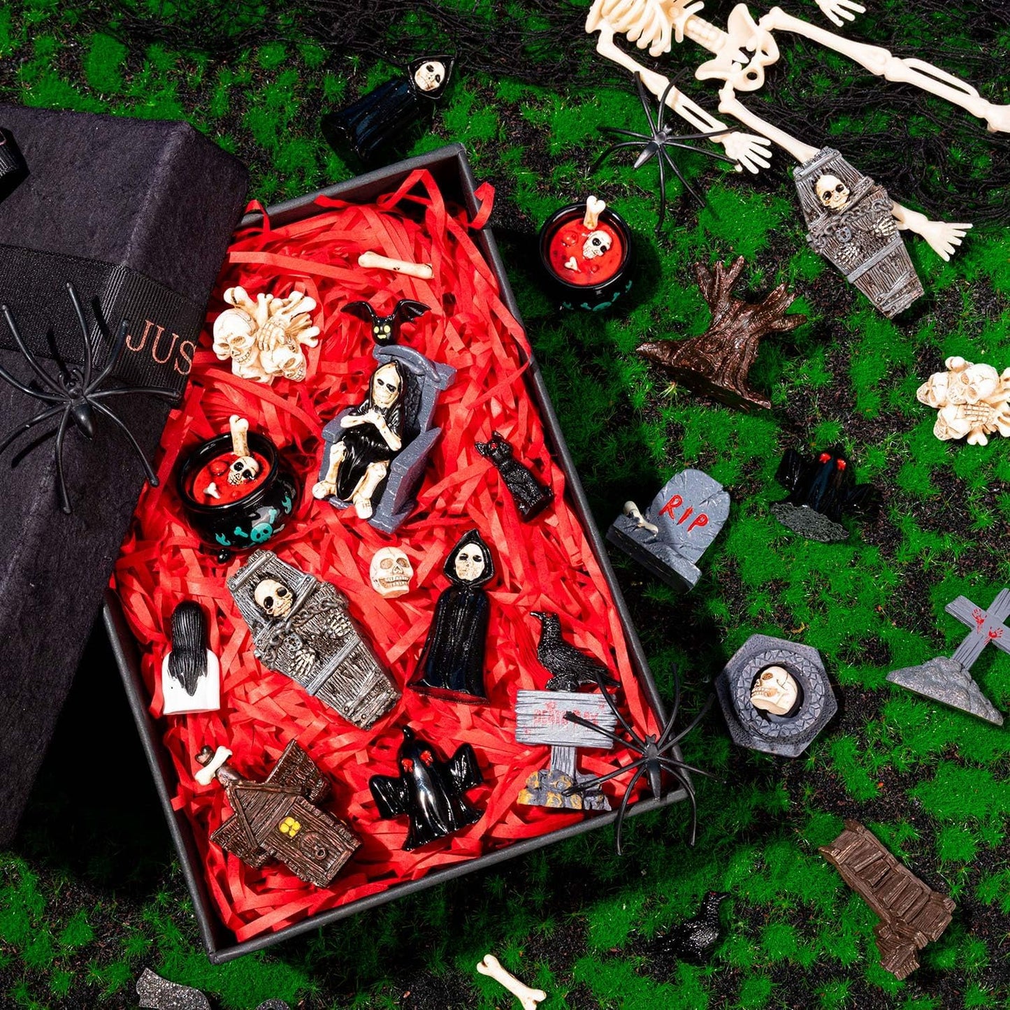 Skiennix 19-Piece Halloween Mini Figurines Set - Resin Skull Heads, Crow & Tombstone Ornaments for Home Decor