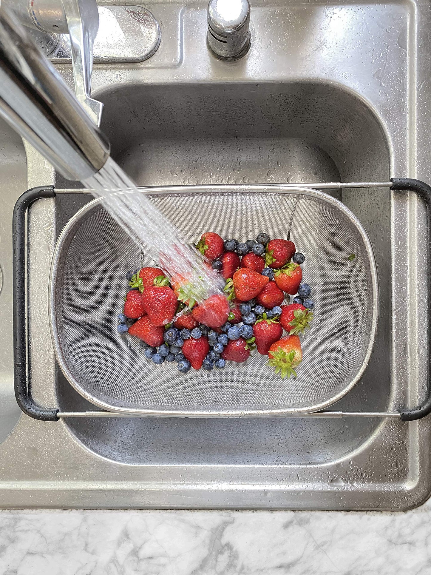 Makerstep Over the Sink Colander Strainer Basket Stainless Steel, For Kitchen Sink with Rubber Grip, Fine Mesh, Large Kitchen Gadgets Tools, Expandable Home Kitchen Essentials